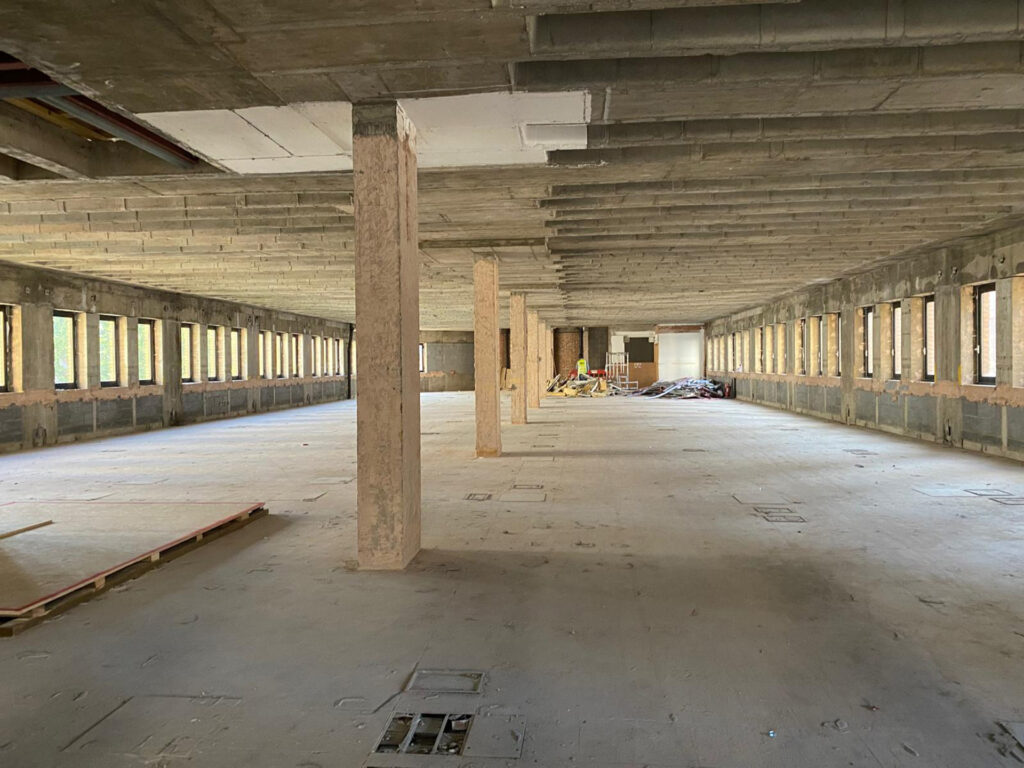 Salisbury Square - Photo 2